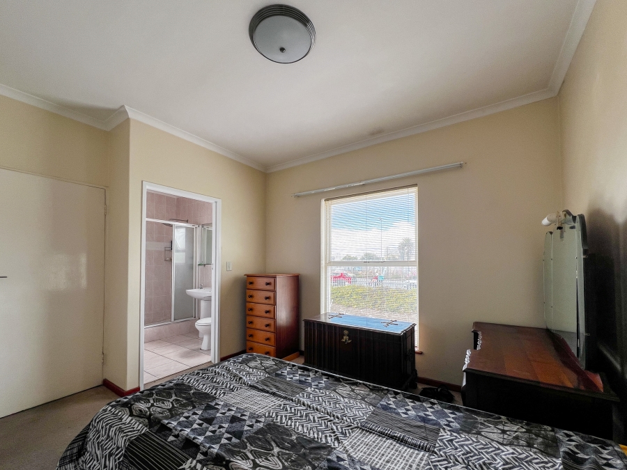 3 Bedroom Property for Sale in Bergvliet Western Cape